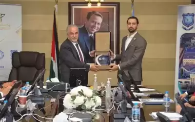 ناشئة نيسان ـ رئيس عمان الأهلية يكرم الفائز بجائزة