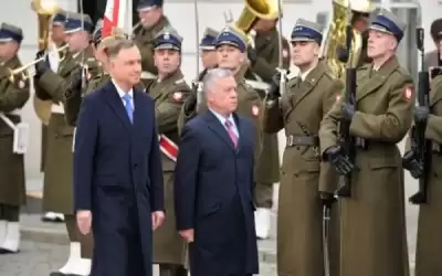 الملك يصل بولندا والرئيس البولندي في