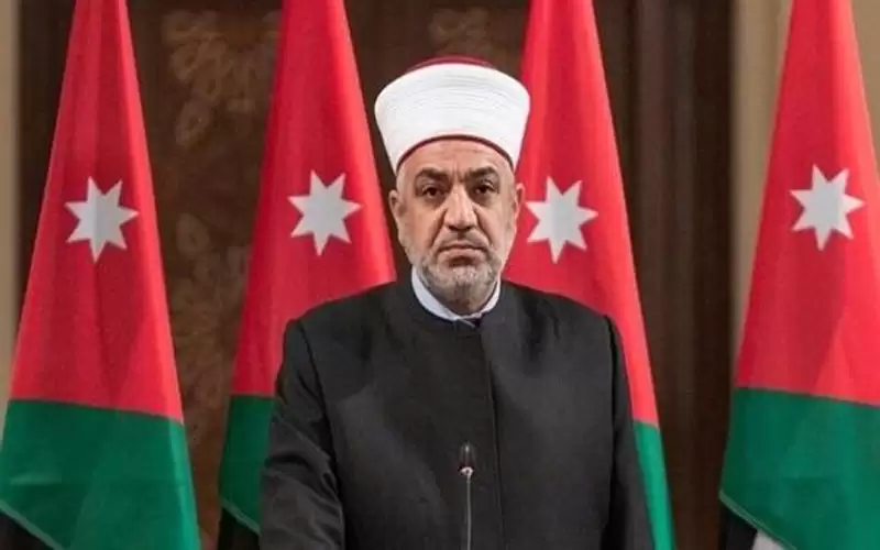 وزير الأوقاف يستذكر دور المرأة في