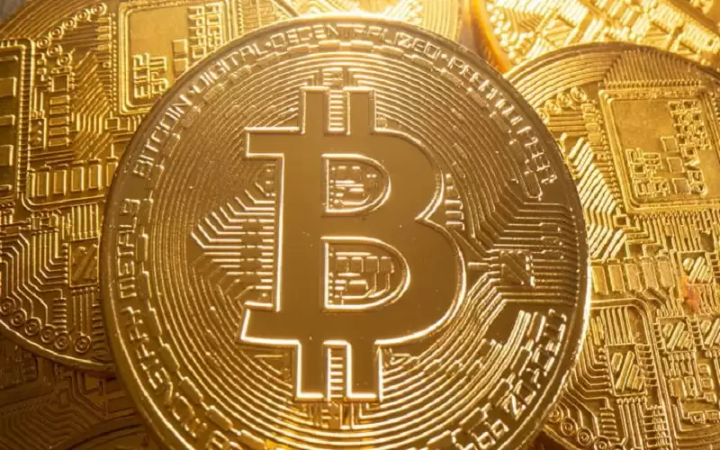 هبوط البتكوين إلى أدنى من 60