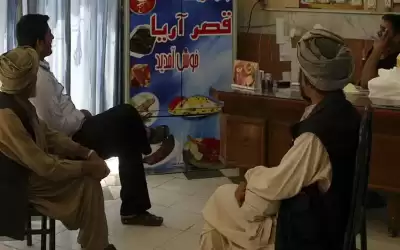 طالبان تمنع الاختلاط في المطاعم والفنادق