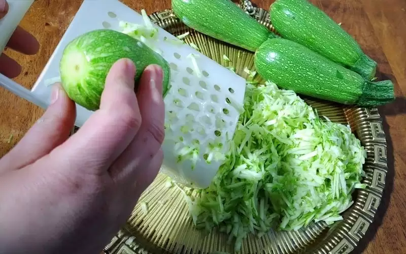 لا تصدق أن لدينا ديمقراطية وإصلاحا