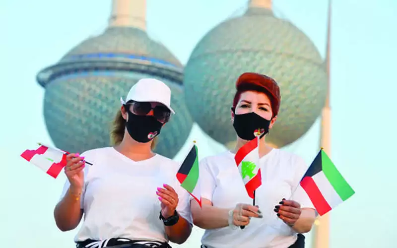 الكويت تستدعي سفيرها في لبنان