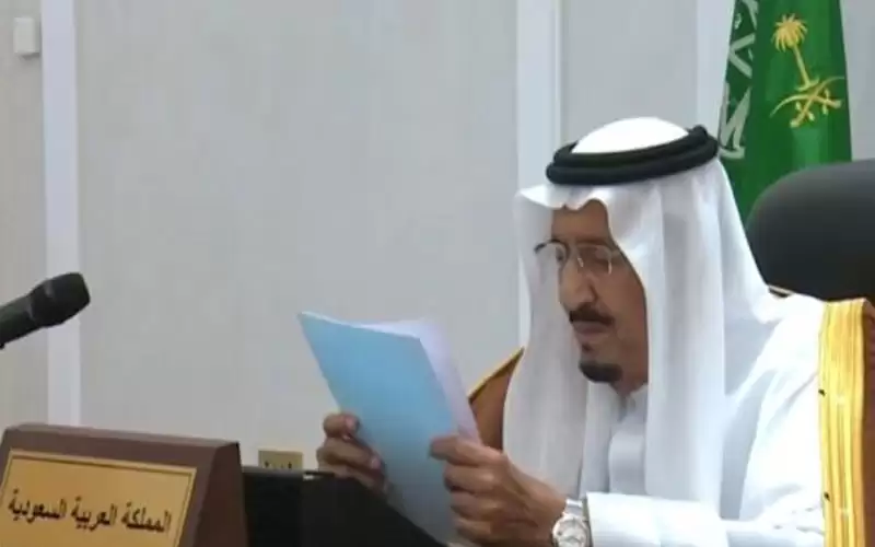 الملك سلمان يتعهد بمواصلة السعودية تزويد