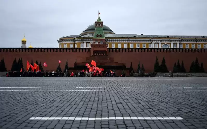 بدء عطلة مدفوعة للموظفين في روسيا