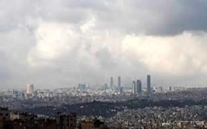 زخات متفرقة وتحذير من الإنزلاقات