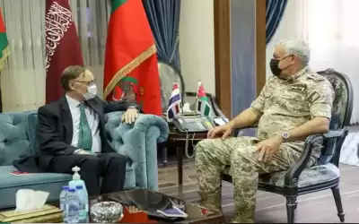رئيس هيئة الأركان يلتقي السفير الهولندي