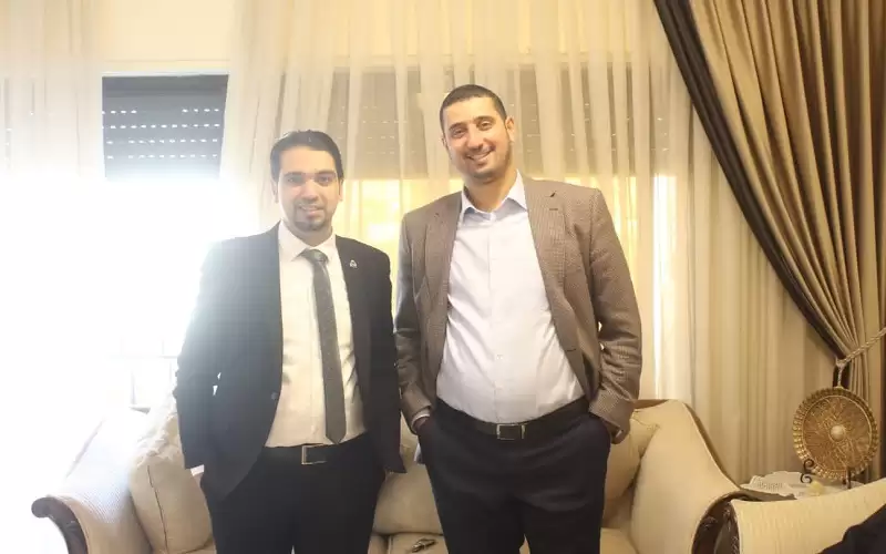 الكاتب زريقات يهنئ الخصاونة بفوزه في