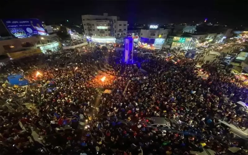 جماهير الرمثا تحتفل بالشوارع