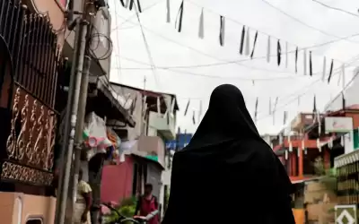 الأزهر يعلق على طرد مدرسة إسبانية