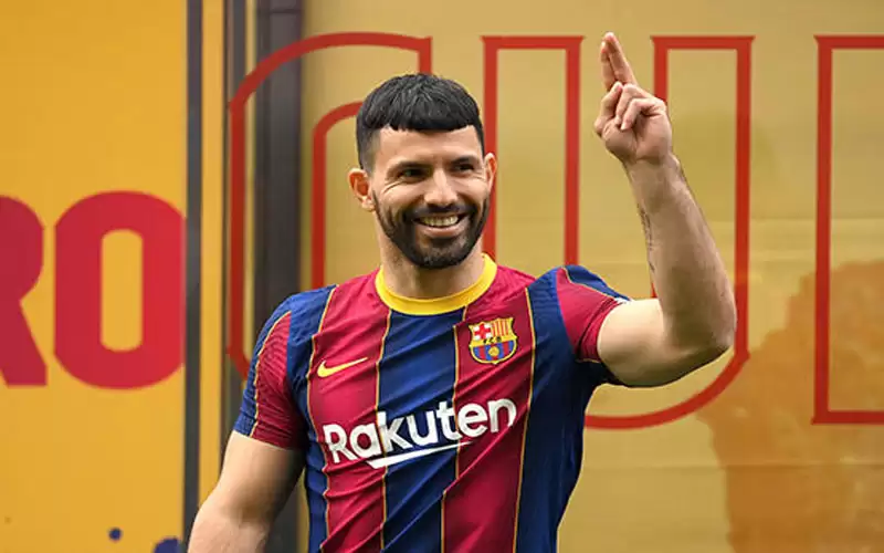 دبابة إفريقية تعوض أجويرو في برشلونة