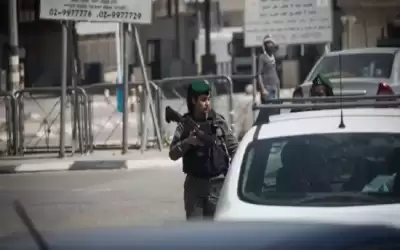 اعتقال مسنة فلسطينية بزعم حيازتها سكينا
