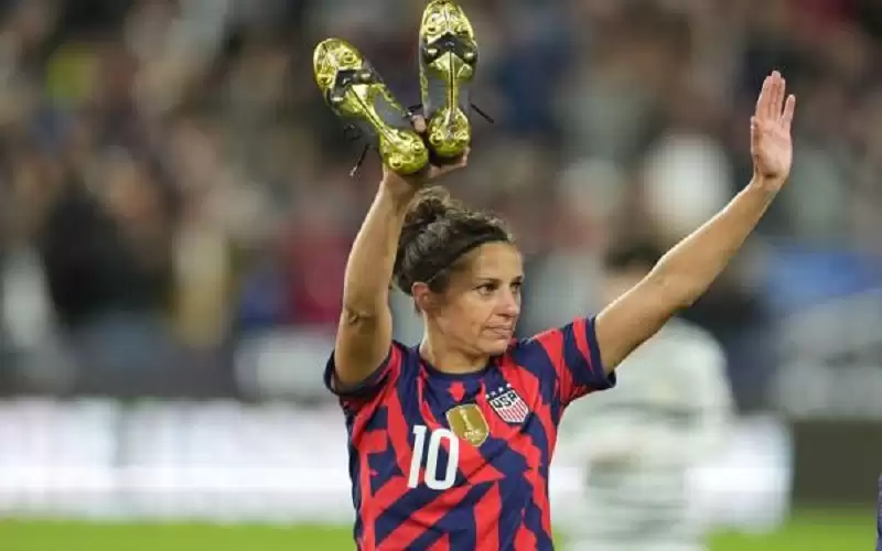 بعد اعتزالها دوليا .. لويد تنهي