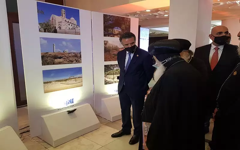 الفايز يفتتح بالقاهرة معرض صور المناطق