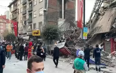 نجاة 21 شخصا من انهيار مبنى