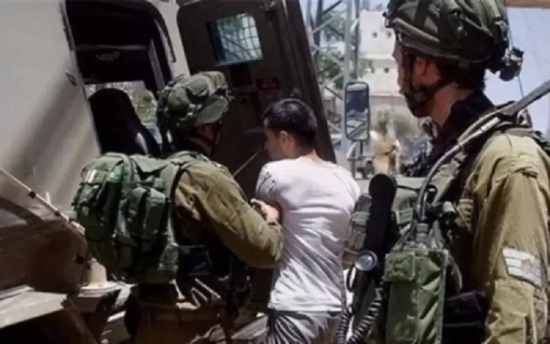 الاحتلال يعتقل ثلاثة أسرى محررين من