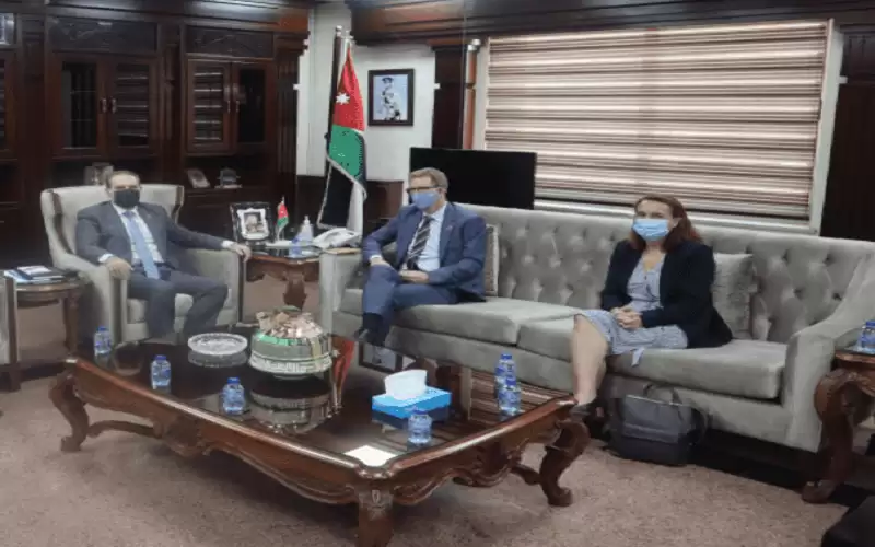 الهواري: مستمرون بتطعيم اللاجئين بالأردن