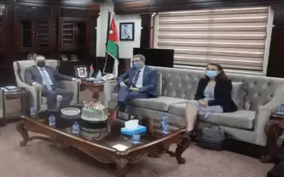 الهواري: مستمرون بتطعيم اللاجئين بالأردن