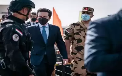 ولي العهد يحضر تمرينا عسكريا مصريا