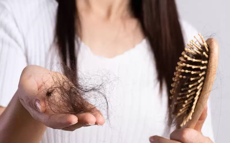 طرق فعالة لوقف تساقط الشعر