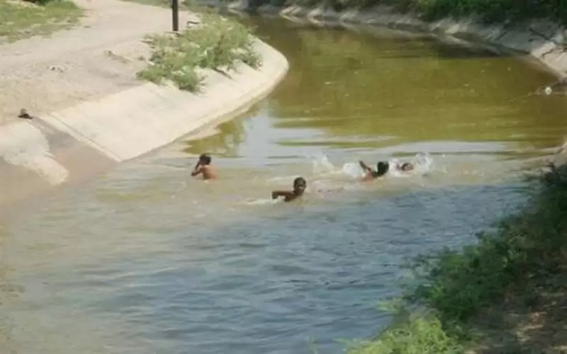 سقوط مركبة بقناة الملك عبدالله بالشونة