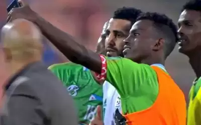 لاعبو جيبوتي يتسابقون لالتقاط الصور مع
