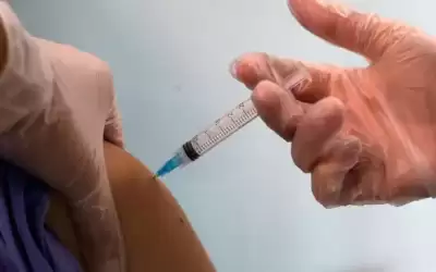 بدء إعطاء الجرعة المعززة لعمر 18