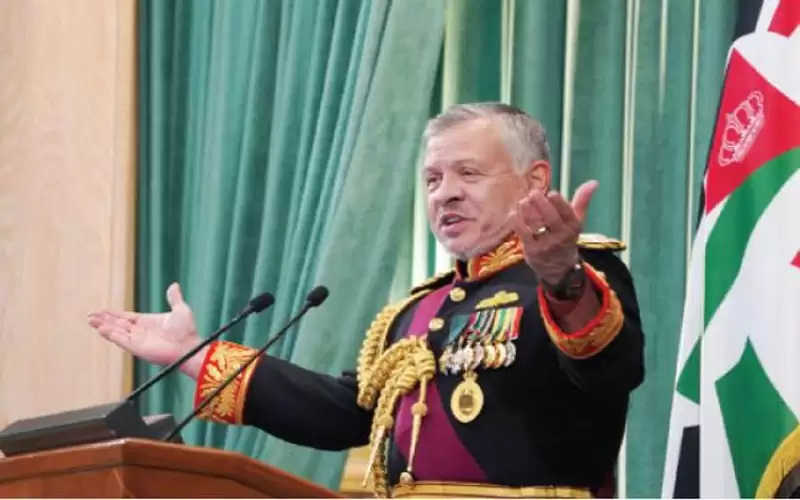 الملك يفتتح الدورة العادية لمجلـس الأمـة