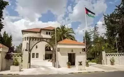 الحكومة تحيل مشاريع تعديل الدستور وقانوني