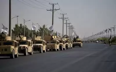 طالبان تجري عرضا عسكريا في كابل