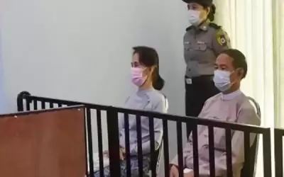 زعيمة ميانمار السابقة تواجه تهم بتزوير