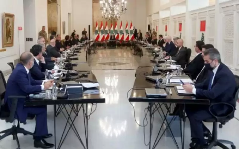 الحكومة اللبنانية تنفي حلولا سياسية على