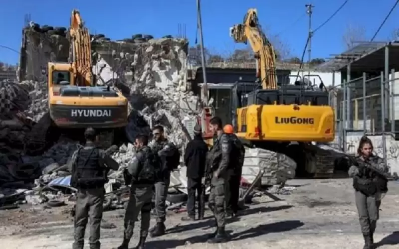 سلطات الاحتلال تهدم 3 منشآت شمال
