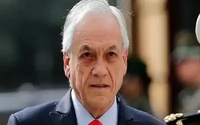 رئيس تشيلي ينجو من العزل بعد