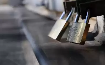 250 تاجرا يغلقون محالهم التجارية بسبب