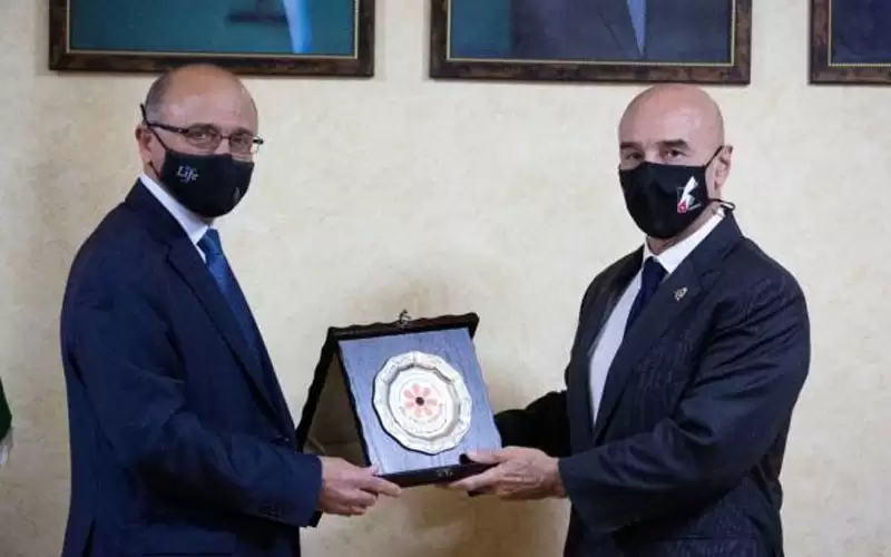 وزير الاستثمار يؤكد الأهمية الاستراتيجية للمصفاة