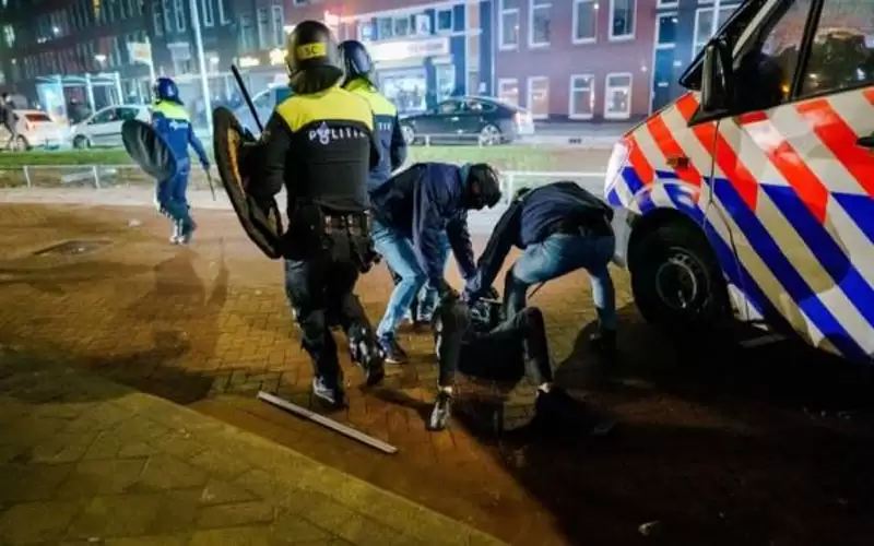 هولندا .. إصابات بمواجهات عنيفة بين