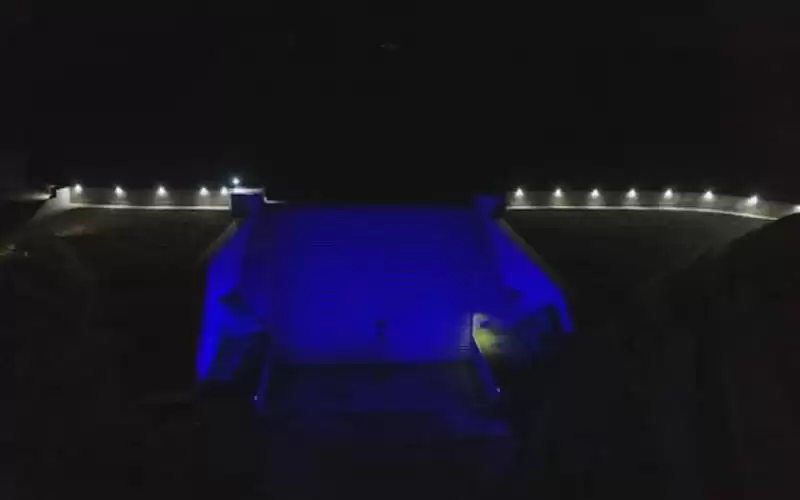 اليونيسف تضيء سد الوالة بالأزرق