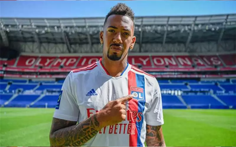 بواتينج يشتبك مع زميله أمام رئيس