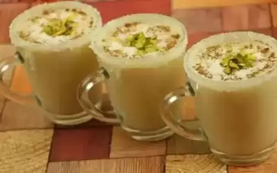 يمنحك الدفء بالشتاء.. سحلب بالمكسرات وجوز