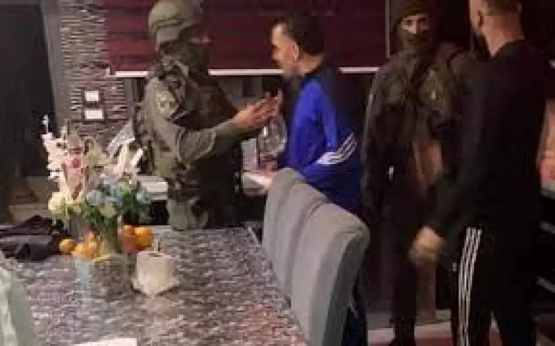 الاحتلال الإسرائيلي يقتحم منزل محافظ القدس