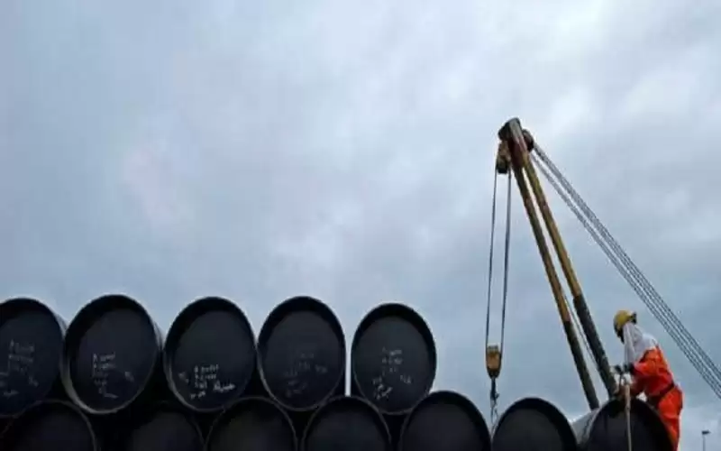 بايدن يأمر بضخ 50 مليون برميل