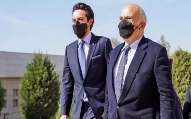 الأمير الحسن يصطحب الأمير الحسين في