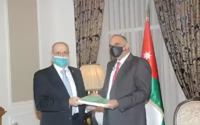 الخصاونة: الحكومة ملتزمة بتصويب أي مخالفة