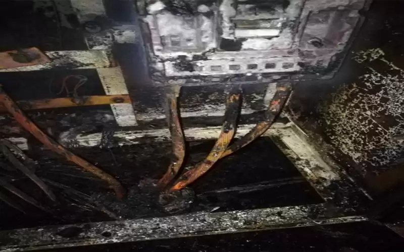 حرق محول كهرباء يتسبب بانقطاع الكهرباء