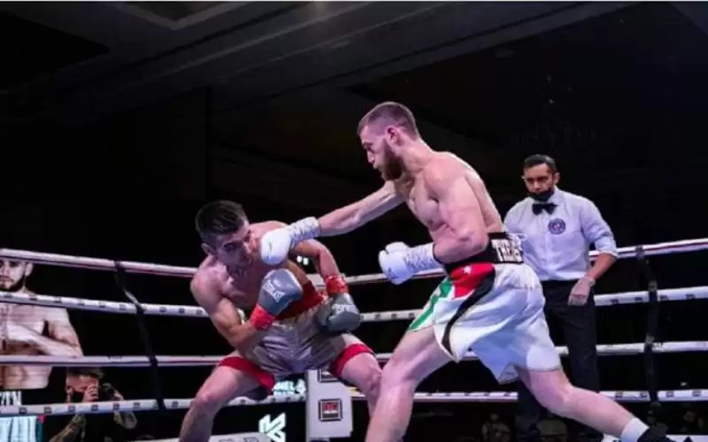 الملاكم سمرين يحقق الانتصار الرابع في