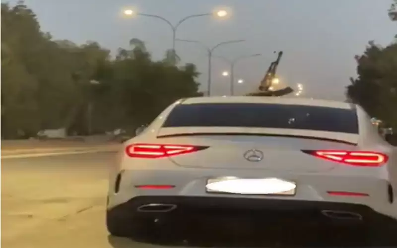 ضبط مركبة ظهرت في فيديو لشخص