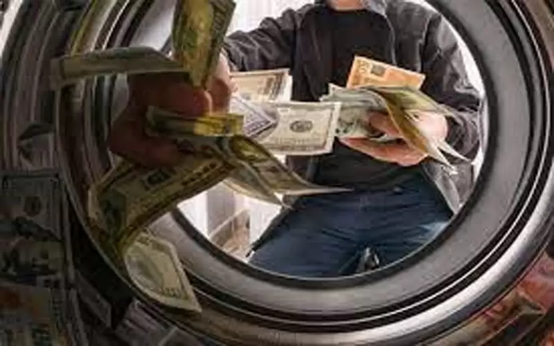 التحقيق بقضية غسل أموال بقيمة تزيد