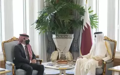 ولي العهد يبحث مع أمير قطر