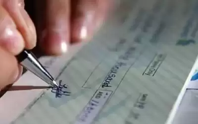 موظف بنك يوقف صرف مليون دينار